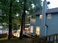 Lakefront on South Grand with Private Dock! Sleeps 8, 4 Bath - 2 full & 2 half - 3성급