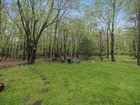 Serenity & Fun Cozy Pocono Cabin! Family Friendly - Beach-Lake-Pool-Playgrounds! Hotels in Penn Forest Township