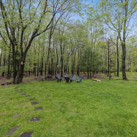 Serenity & Fun Cozy Pocono Cabin! Family Friendly - Beach-Lake-Pool-Playgrounds!