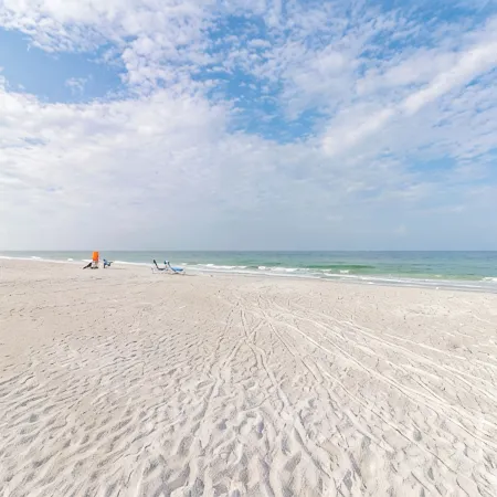Charming 1-bedroom, beachfront condo in marvelous Longboat Key