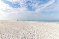 Beach front 2 bed-2 bath private balcony, modern with Gulf front views - en bord de mer