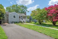 Mins to DTA - King Beds - Parking - Bungalows