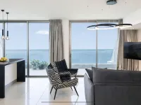 Ocean view mini penthouse on the 30th floor Hotels in Saronsletten