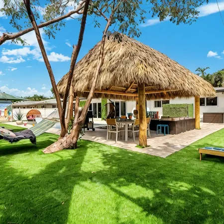 Private Beach Access-Heated Pool-TikiHut-Grill