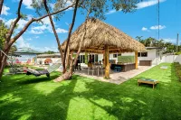 Private Beach Access-Heated Pool-TikiHut-Grill