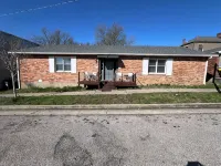 Riverside Retreat 2 ~ One Story ~ 3bd/2ba ~ Steps to the River & Main St - 3-Star