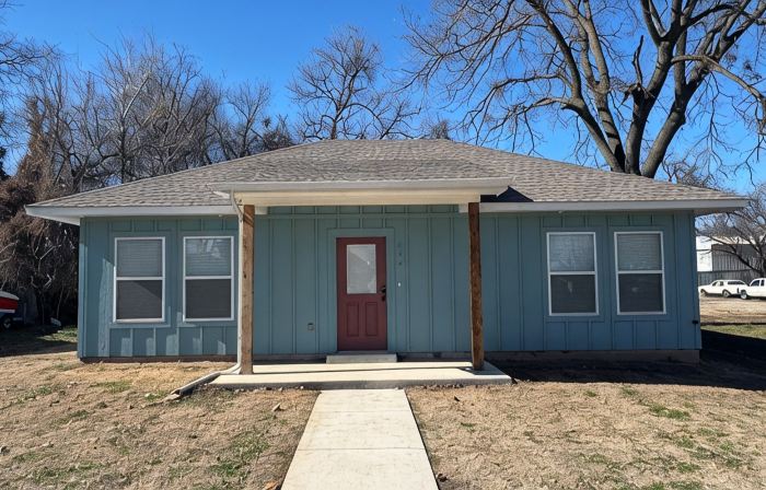 Brand New Charming 2B/2B in Chickasha, Near Downtown!