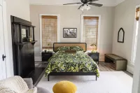 The Waverly House. A Vintage-Mod Bungalow in Columbus. - 4 ดาว
