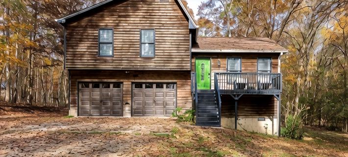 The Blissful Hideaway w/ large backyard, jacuzzi and two connecting decks Hotels in Carroll County