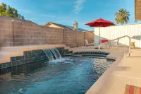 Game Room/ Pool and Jacuzzi Cozy Home in Yuma - Private Pools
