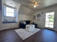 Sunsets & Shows! Gorgeous, Private 1 Br Listing!