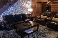 Log Cabin With Trails/Pool/Game Room/Acreage/ Near Houston - Chalets