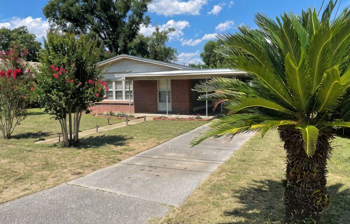 Coastal Comfort! Charming 3 bedroom, near beach and downtown Pensacola