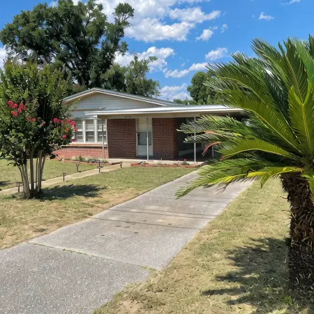 Coastal Comfort! Charming 3 bedroom, near beach and downtown Pensacola