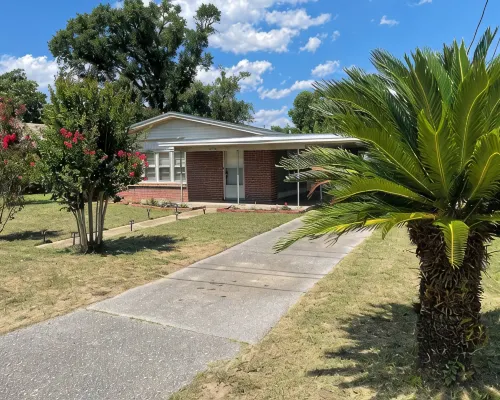 Coastal Comfort! Charming 3 bedroom, near beach and downtown Pensacola Hotels in Warrington