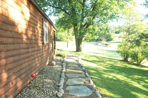 1 Queen size bed &Love seat sofa, Creek view - Homestays