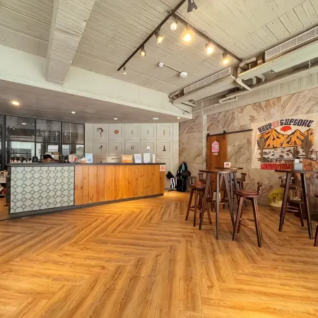 Roaders Hotel Tainan ChengDa Отели рядом с достопримечательностью «Железнодорожная станция Дацяо»