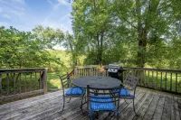 Country Cottage with Modern Amenities - 4-Star