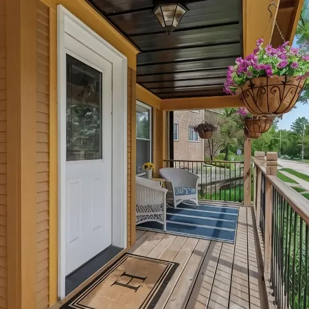 Charming duplex walkable to historic downtown Cedarburg