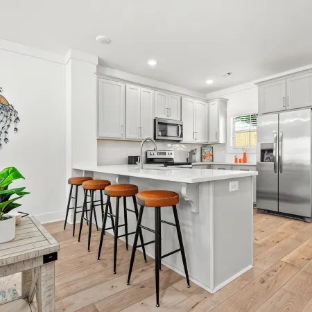 Charming 2-bedroom townhome with WiFi, minutes from Auburn University's campus