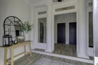 Chic 2BR Midtown Retreat: Your Gateway to Memphis Magic! - Apartments