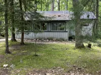 Quaint and cozy log  and knotty pine cabin close to lakes. Hotels in Harrison