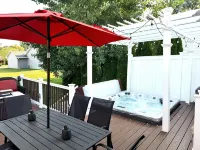 Hot tub - 4 Bedroom - 3.5 Bathrooms - Perfect Location - Wi-Fi