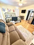 Historic Hilltop Guesthouse - Charming studio/cottage one block from downtown