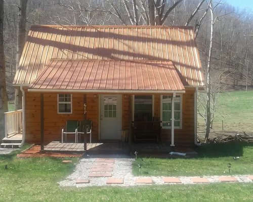 Quaint, secluded cabin with the feel of home. Sleeps 4 with home-like amenities. メニフィーのホテル