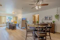 Cozy modern 2BR w/ workspace near Main St - 4-Star