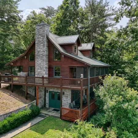 Secluded Mountain-Top Cabin with Stunning Sunset Views, Hot Tub and Fireplace