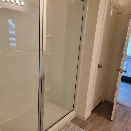 Spacious 5-bedroom house with AC, WiFi minutes from Texas A&M University