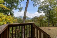 Incredible Mountain Views - Modern Four Bedroom Home - Five Minute Walk to Slope - Mountain view