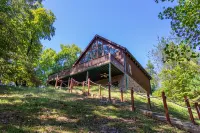 Cabin on Lake Keowee just minutes from Clemson, lake front property with firepit - Alppimaja