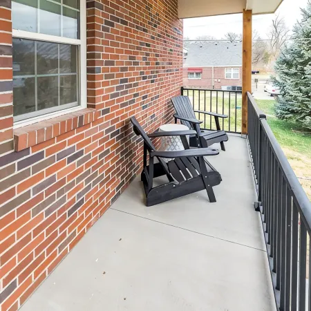 8 Min to Cws! 3 Bed 4 Bath Townhouse w Porch& Rooftop Deck- 5 Min to Downtown!