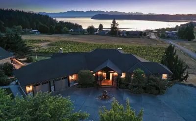 Bayview with Vineyard Family Getaway. Paradise for Kids and Friends Hotels in 