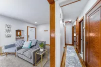 Adorable Downtown Loveland Chalet - Chalets