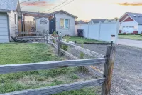 Adorable cottage with king Size bed and a short distance to WW University