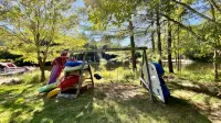 Winter Lakeside Retreat on Locke Lake — Stunning Views & Private Hot Tub - 홈스테이
