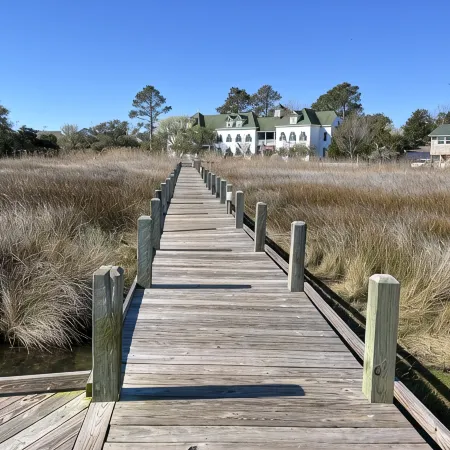 Downtown Manteo Studio - 12 minutes to OBX beaches!