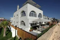 Golden Beach Guest House & Rooftop Bar