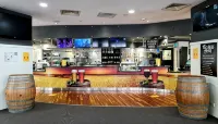 Tower Mill Hotel - bar