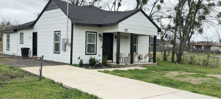Charming 3-bedroom 2 bathroom  house in Terrell with WiFi and AC Hotels in Kaufman County