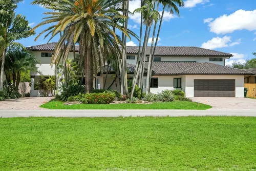 Lux Resort • Near Hard Rock Stadium • Pool_Spa/Gym