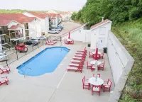 Lighthouse Retreat | 2Bed, 2 Bath | Quiet Cove | Boat Slip & Pool Access - Wifi