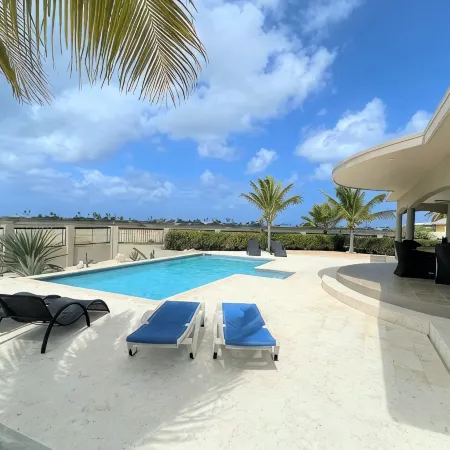Luxury Ocean View Villa, Stunning Views, 5 minutes to Beaches