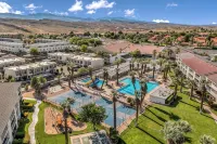 Modern Resort Condo - Pools, Courts & Scenic Views - Scenic