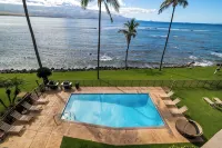 Paradise in Stunning Penthouse with A/C, parking, sleeps 6!Lauloa # 405