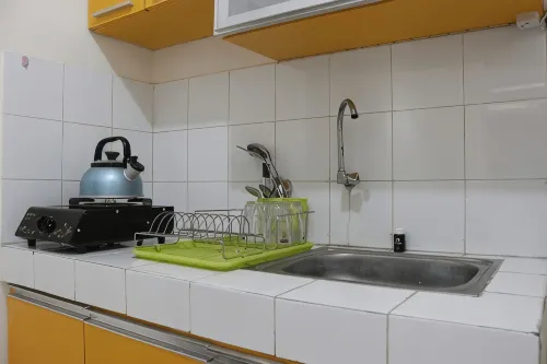 Minimalist 3Br Gateway Cicadas Ahmad Yani Apartment by Travelio - Homestays