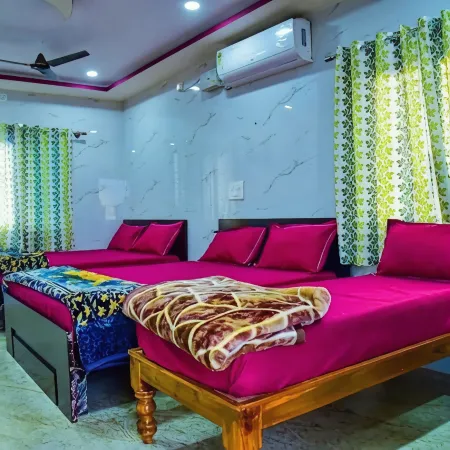 Rayara Karune Home Stay Mantralaya Отели в г. Карнул